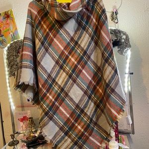 Ladies used poncho/cape.  Excellent condition.